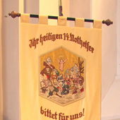 Auf der Fahne steht „Ihr heiligen 14 Nothelfer bittet für uns! Die Pilger d.Unter.Eichsfeldes“, sie wird vom 26. bis 29. Juni in der Kirche St. Laurentius aufgestellt.